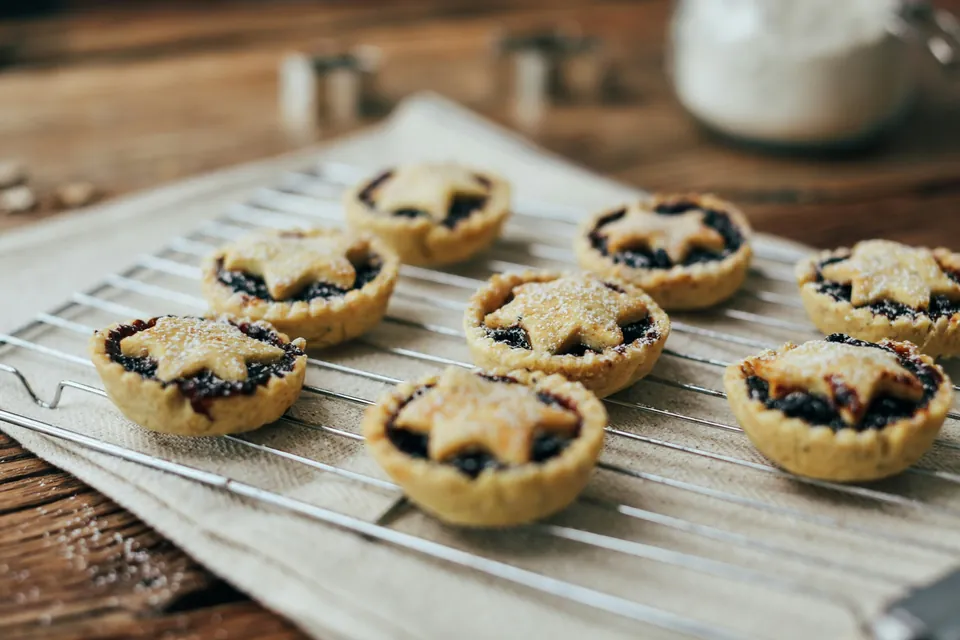 The caf&eacute;&rsquo;s photo of mince pies with star tops
