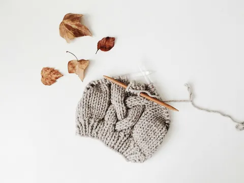 The boutique&rsquo;s photo of cable knitting on a needle