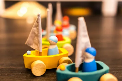 The shop&rsquo;s close-up photo of the yellow and teal sailboats